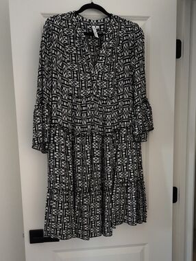 Collection B Black & White Knee Length Fall Dress